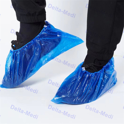 Jednorazowe chirurgiczne ochraniacze na buty CPE PE Antypoślizgowe plastikowe wodoodporne pokrowce na buty
