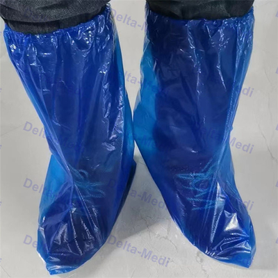 Jednorazowe chirurgiczne ochraniacze na buty CPE PE Antypoślizgowe plastikowe wodoodporne pokrowce na buty